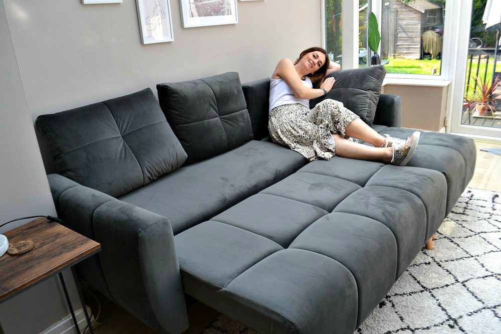 Transform Your Living Space: Discover the Advantages of a Pull-Out Sofa Bed